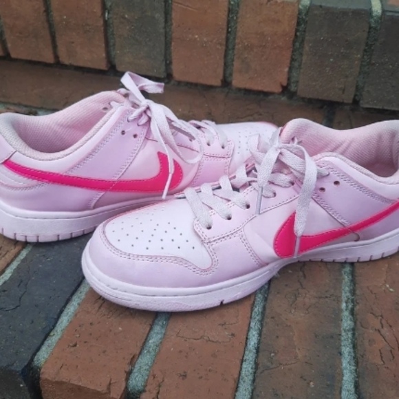 Triple Pink low dunks womens Size US 8.5 - Picture 7 of 11